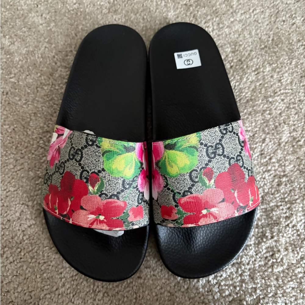 Gucci Women's Floral Slide Sandals - Black and Pink